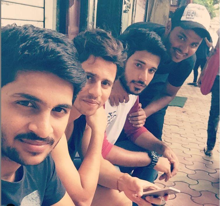 In March 2017, Shardul Thakur was purchased by Rising Pune Supergiant in the tenth edition of the IPL.
In picture: Shardul Thakur with Siddhesh Lad and their buddies.