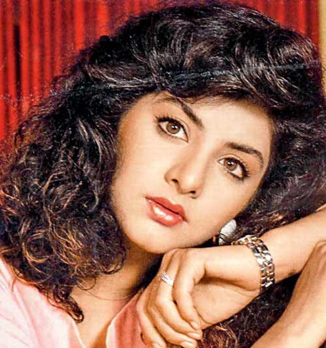 Filmmaker Sajid Nadiadwala shuts himself off every year on April 5 as a mark of respect to her. Nadiadwala still considers Divya Bharti's family his own.
This young and talented actress is truly missed!