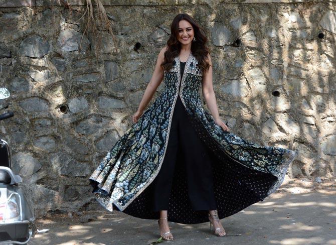 Alia bhatt dress in kapil sharma show for kalank top