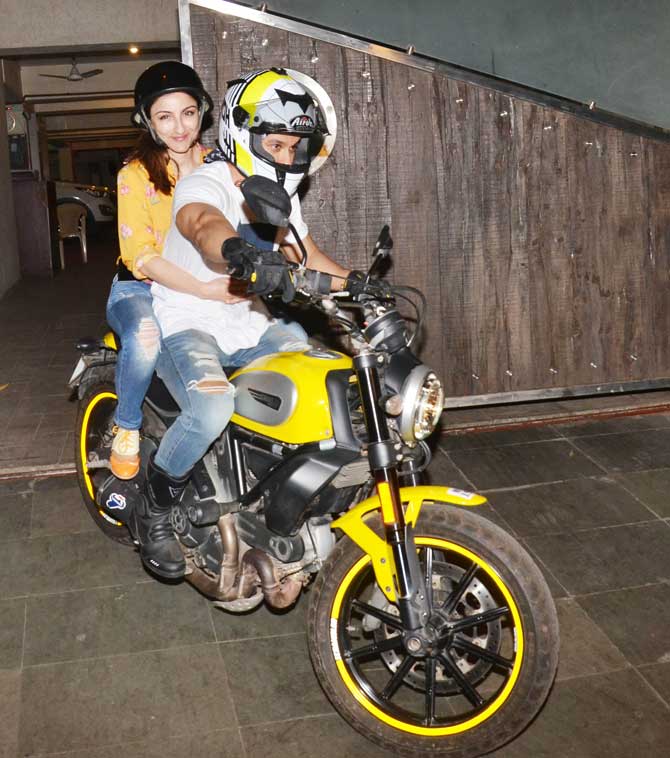 Soha Ali Khan looked pretty in ripped blue jeans and an orange floral top. Kunal Kemmu was also casual in ripped jeans and a white t-shirt.