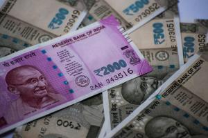 Man arrested in Kolkata with Rs 10 lakh cash