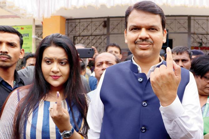 Devendra Fadnavis and wife Amruta after casting their votes. Pics/Sunny Shende