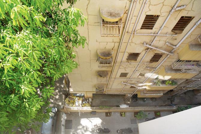 Residents of the neighbouring Dwarka Bhavan building wrote to the cops last month about glass from balconies crashing into their compound. Pics/Suresh KK