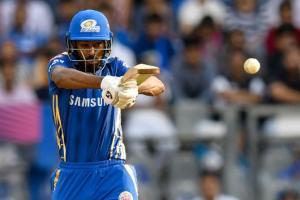 Hardik Pandya stars with a late cameo in MI's 5-wicket win over RCB