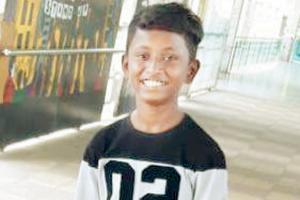 Teen electrocuted while taking selfie on roof of local train, dies