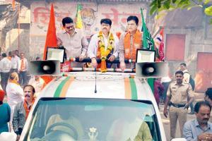 Kirit Somaiya's presence in Kotak's campaign upsets Shiv Sena workers