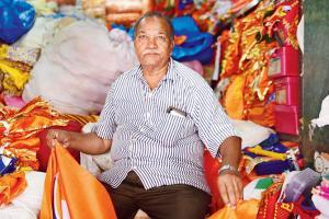 Sale of campaign materials drops by over 50 percent at Lalbaug Market