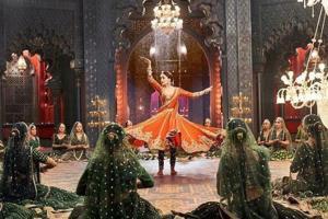 Kalank song: Here's a glimpse of Madhuri Dixit-Nene from Tabah Ho Gaye