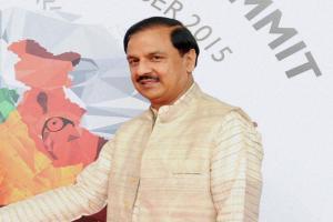 Woman held for blackmailing Union minister Mahesh Sharma