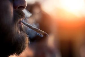 People who smoke marijuana weigh less, suggests new Research