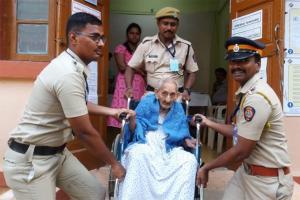 Netizens salute Mumbai Police, call them best in the country!