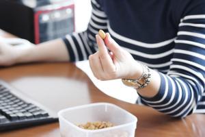 Five healthy diet tips for office-goers