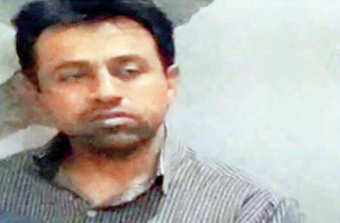A CCTV grab of Pintoo Sharma inquiring about Ganesh Koladkar