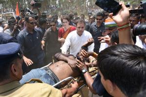 Election 2019: Priyanka Gandhi carries shoes of journalist who fainted