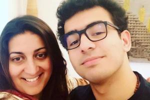 Smriti Irani forces son to take selfie; calls it 'maa ka atyachaar'