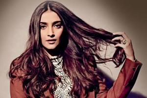 Sonam Kapoor honored for portraying progressive roles at award function