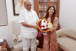 Urmila Matondkar meets Sharad Pawar, seeks his guidance in polls