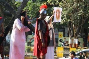 Good Friday: Over 300 parishioners enact the Way of the Cross in Vashi