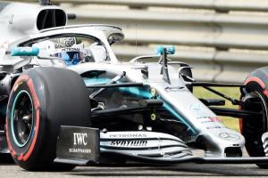 F1: Valtteri Bottas pips teammate Lewis Hamilton for Chinese GP pole