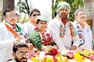 Second generation Congress loyalist takes on BJP in Wardha