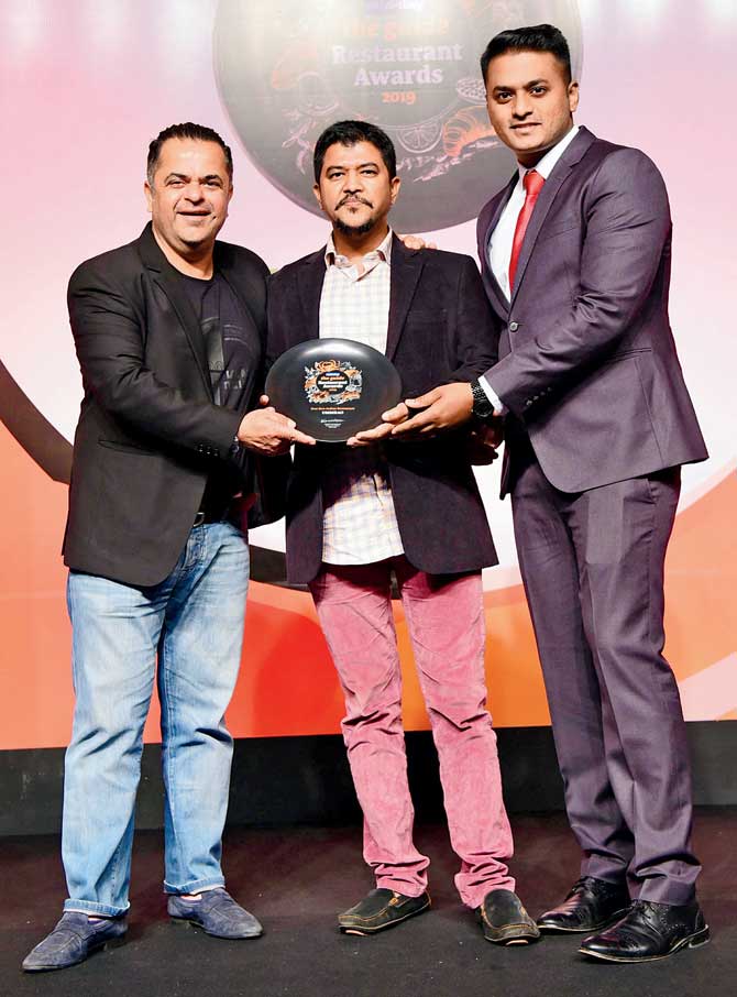 Vicky Ratnani with Mukhtar Qureshi and Yogesh Sonawane of Ummrao, winners of Best New Indian Restaurant 