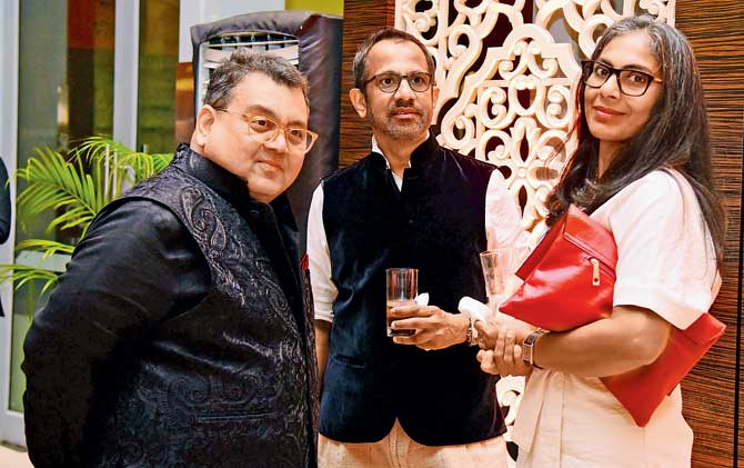 Deepak Vaswani, Vice President of The Royal Bombay Yacht Club, winner of the Toast of Gymkhanas award, with Kunal Vijayakar and Ayesha Broacha