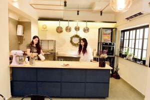 Sanjay Manjrekar's daughter launches new kitchen studio in Lower Parel