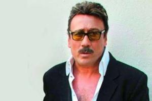 Jackie Shroff paints the town in his intense wave