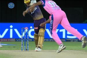 Bizzare! Ball hits stumps at 128 km/hr but bails don't dislodge