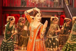 Kalank Tabaah Ho Gaye Song: Dance queen Madhuri Dixit is back and how!