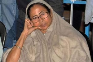 Mamata Banerjee accuses Narendra Modi of buying votes with black money