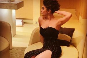 Despite elbow injury, Mouni Roy fulfills her work commitments 