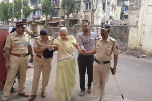 Elections 2019: This how Mumbai police helped senior voters at booths