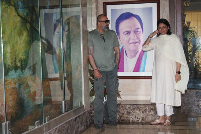 Priya Dutt files nomination in Mumbai