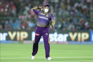 IPL 2019: Robin Uthappa wears a face mask while fielding for KKR