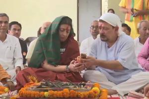 Smriti Irani and Zubin Irani perform puja before Amethi nomination