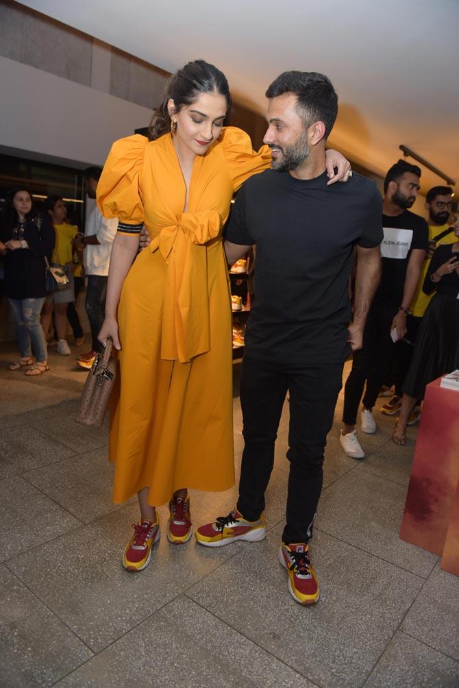 Photos! Sonam Kapoor joins hubby Anand Ahuja for their new store launch |  Sonam kapoor, Fashion, Fashion outfits