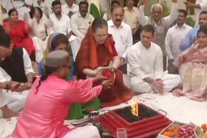 Sonia Gandhi performs 'havan' ahead of filing nomination from Raebareli