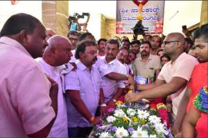 Sri Lanka: Deve Gowda, Kumaraswamy pay homage to JDS leaders killed
