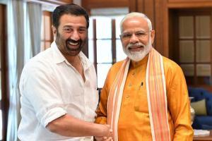 Elections 2019: PM Modi meets Sunny Deol, tweets dialogue from Gadar