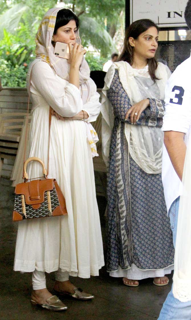 Sajid Nadiadwala's wife Wardha Khan Nadiadwala and Atul Agnihotri's wife and Salman Khan's sister Alvira Khan Agnihotri at Kaykasshan Patel's husband Areef Patel's funeral.