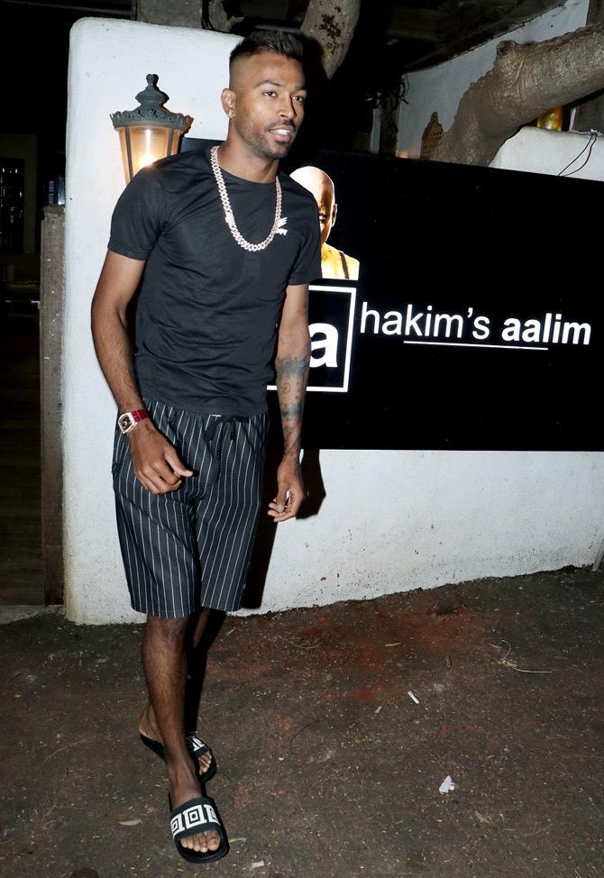 Hardik Pandya keeping it casual during an outing, wearing a black t-shirt, black shorts and a big necklace.