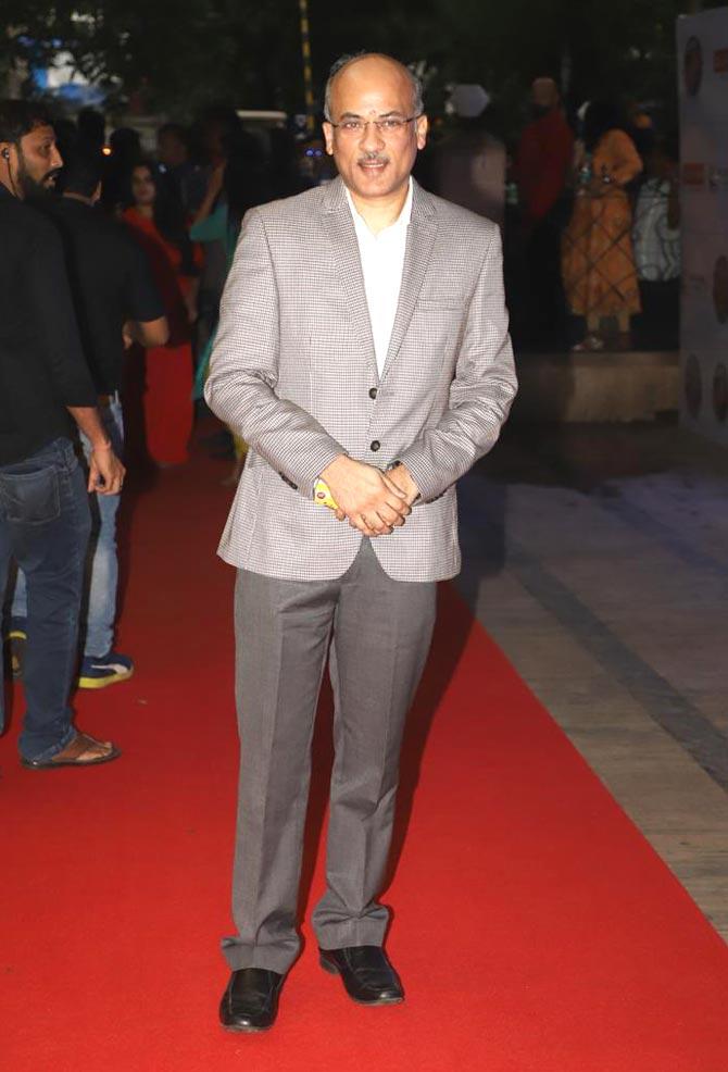 Director of HAHK, Sooraj Barjatya, was also spotted at the screening. Hum Aapke Hain Koun is the highest-grossing Indian film of the 1990s and also one of the highest-earning Bollywood films ever. Some other films from Barjatya's repertoire as a director include Maine Pyar Kiya, Hum Saath-Saath Hain, and recently, Prem Ratan Dhan Payo.