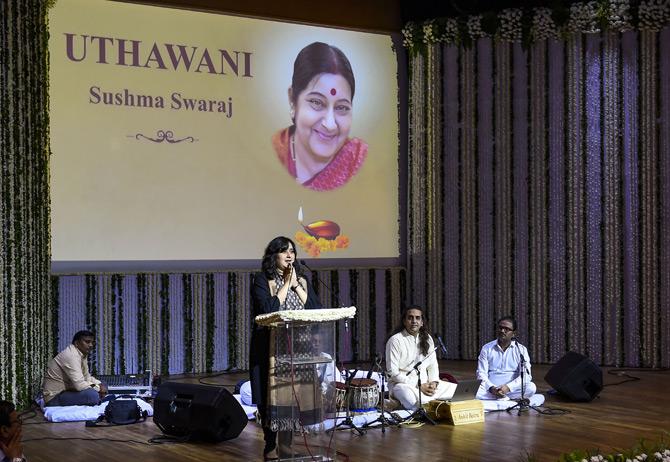 While addressing the solemn ceremony, Bansuri Swaraj, daughter of late Sushma Swaraj got emotional as she recalled fond memories of her mother. Recalling how a lot of people experienced and felt Sushma Swaraj's motherly love, Bansuri, while addressing the audience, said that she was blessed to be her daughter.