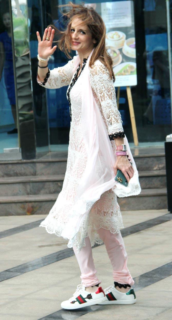 Sussane Khan and Hrithik Roshan ended their 13 years of marriage and called it quits in the year 2014. The duo shares two kids -  Hrehaan Roshan and Hridaan Roshan, and the family shares a warm bond. They are often spotted on family outings in the city.