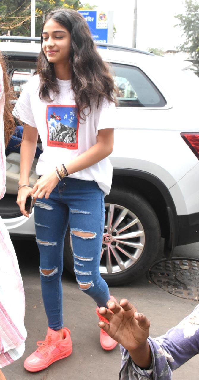 Ananya Panday made her Bollywood debut with Karan Johar's Student Of The Year 2 along with Tara Sutaria, the film also starred Tiger Shroff. She will be next seen in Pati, Patni, Aur Woh along with Kartik Aaryan and Bhumi Pednekar.
In picture: Ananya's sister Rysa Panday spotted at the Bandra eatery.