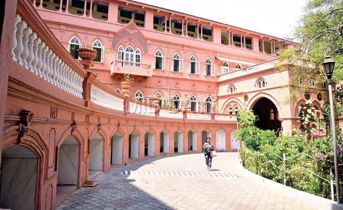 Mumbai's prestigious Sophia College for Women is situated in the popular hub of Breach Candy in South Mumbai and is a well-renowned college. Founded in the year 1940, Sophia College for Women is known for its vast beauty, sprawling campus, the huge library, and labs. Its alumni rank includes celebrated names from the modelling world, Bollywood industry, and politics
In photo: The central facade of Sophia College for Women. Pic/Shadab Khan