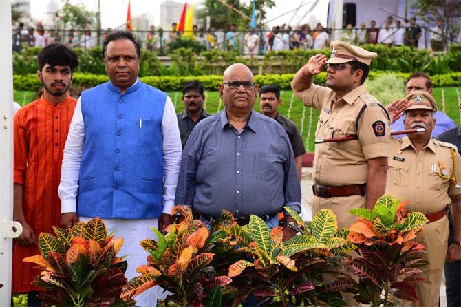 MLA Bandra west assembly Ashish Shelar took part in 73rd Independence Day at Bandra Reclamation on August 15, 2019. He was joined by veteran actor and filmmaker Satish Shah