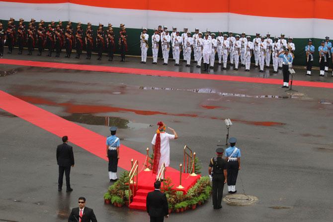Dressed in a white kurta-pyjama and a colourful turban, Narendra Modi was received by Defence Minister Rajnath Singh at the Red Fort. Continuing the tradition of sporting bright-coloured turbans for his Independence Day speeches, Modi chose a predominately yellow-coloured headgear for the first I-Day address of his second term.