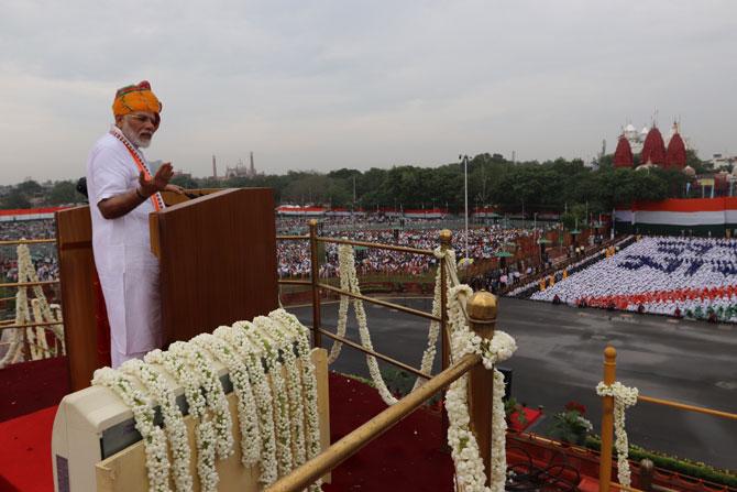 Narendra Modi gave his speech from a dais, which was adorned with white flowers, denoting peace and setting the mood right, given the occasion. The front of the Red fort wore colours of the national flag with flower decoration